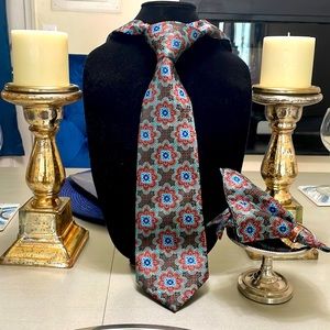 Fly tie from Tietanica with matching pocket square.